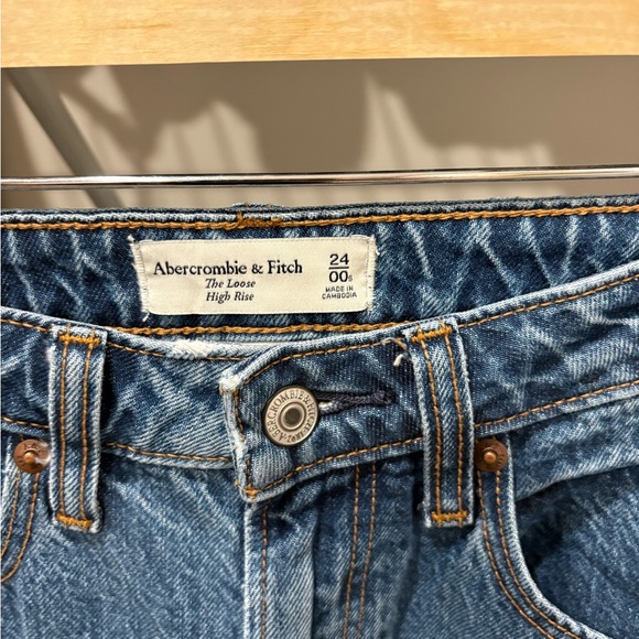 Abercrombie Loose High Rise Jean - Picture 2 of 3